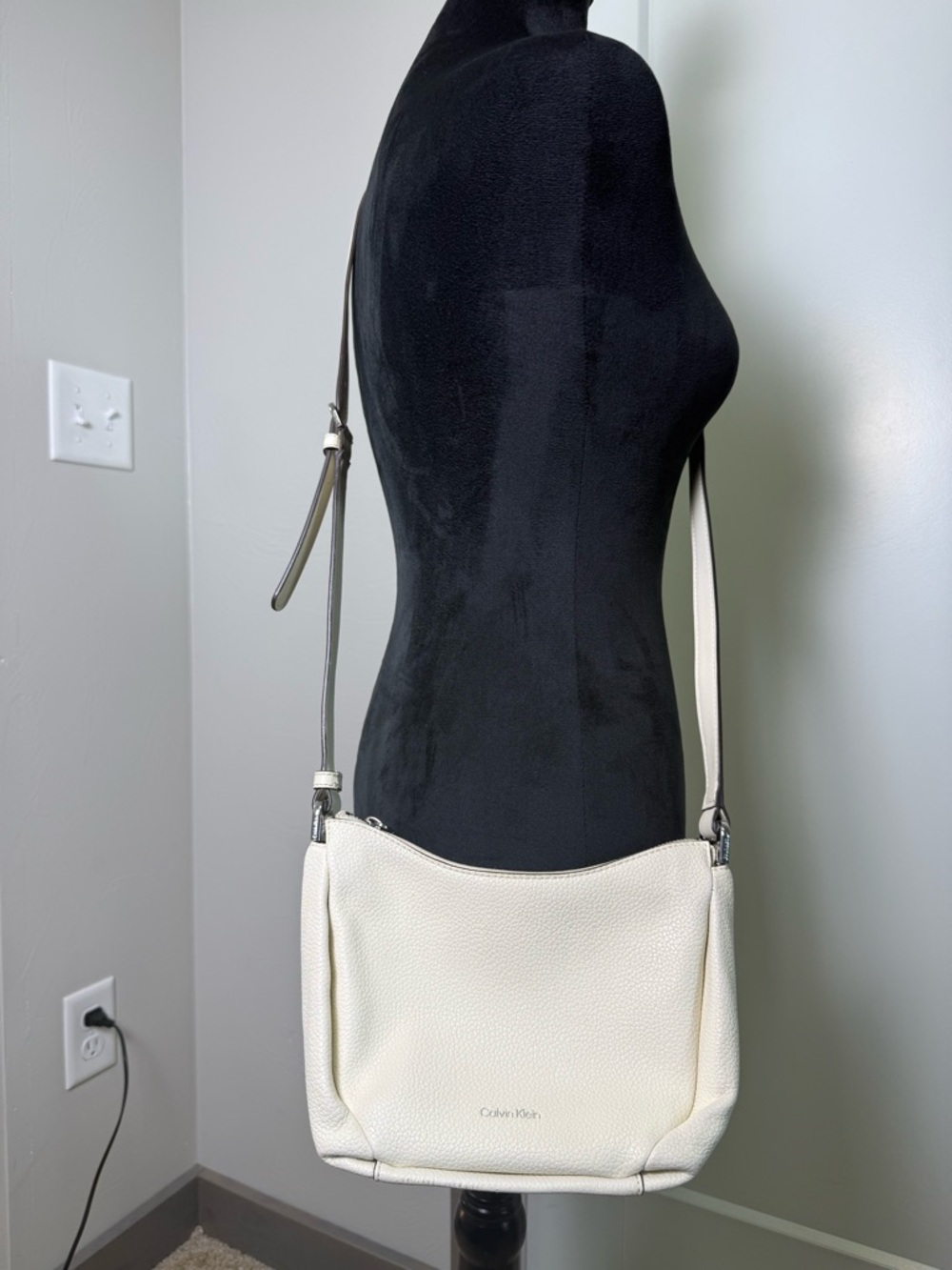 Calvin Klein White Pebbled Leather Crossbody Bag Purse Zip Top Neutral Versatile